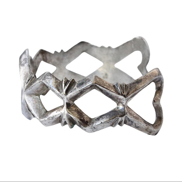 Vintage Native American Sandcast Sterling Silver Cuff Bracelet Openwork Heart - Picture 3 of 7